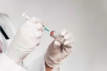 difference between meningitis acwy and menb vaccines
