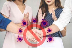 how meningitis b spreads between people
